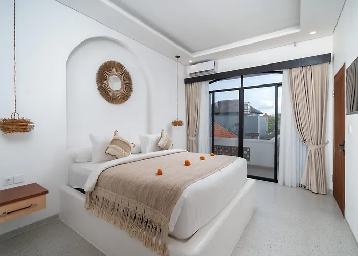 Villa Ayura - Luxury Three Bedroom Private Pool Legian (Bali)