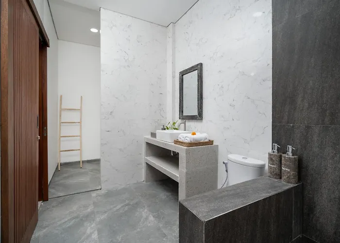Ayura - Luxury Three Bedroom Private Pool Villa Legian (Bali)