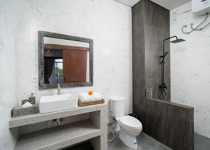 Villa Ayura - Luxury Three Bedroom Private Pool Legian (Bali)